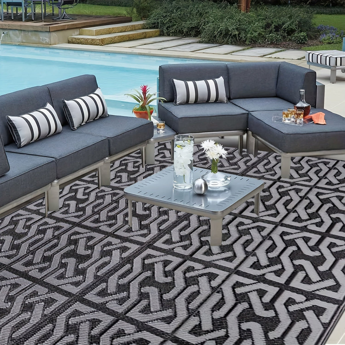 Reversible Black & Grey Outdoor Rug